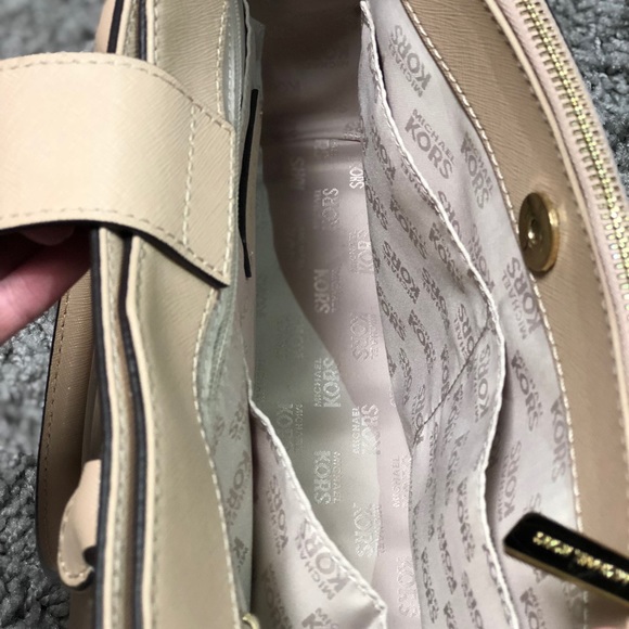 Michael Kors Purse - Picture 3 of 4